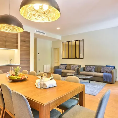 119 - Urban Spacious Sebastopol Apartment
